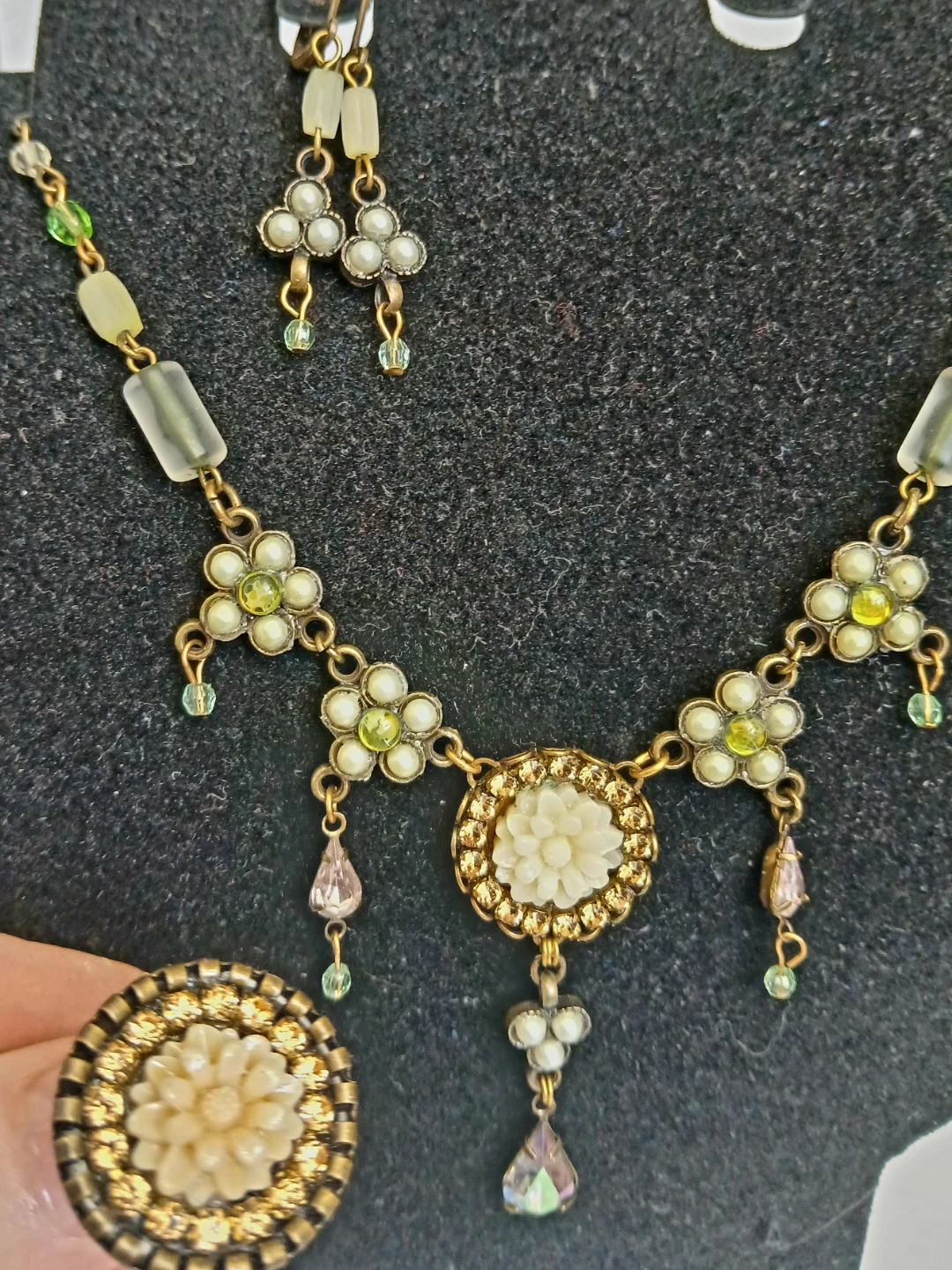 Floral Necklace, Earrings, and Ring Set - photo 3