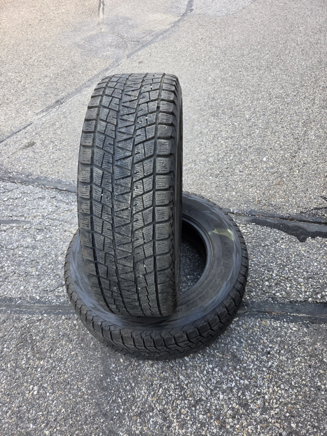 2 tire Bridgestone Blizzak Winter  - P265/70R18