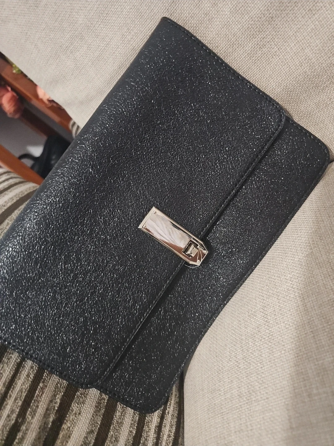 Express Black Textured Clutch - photo 3