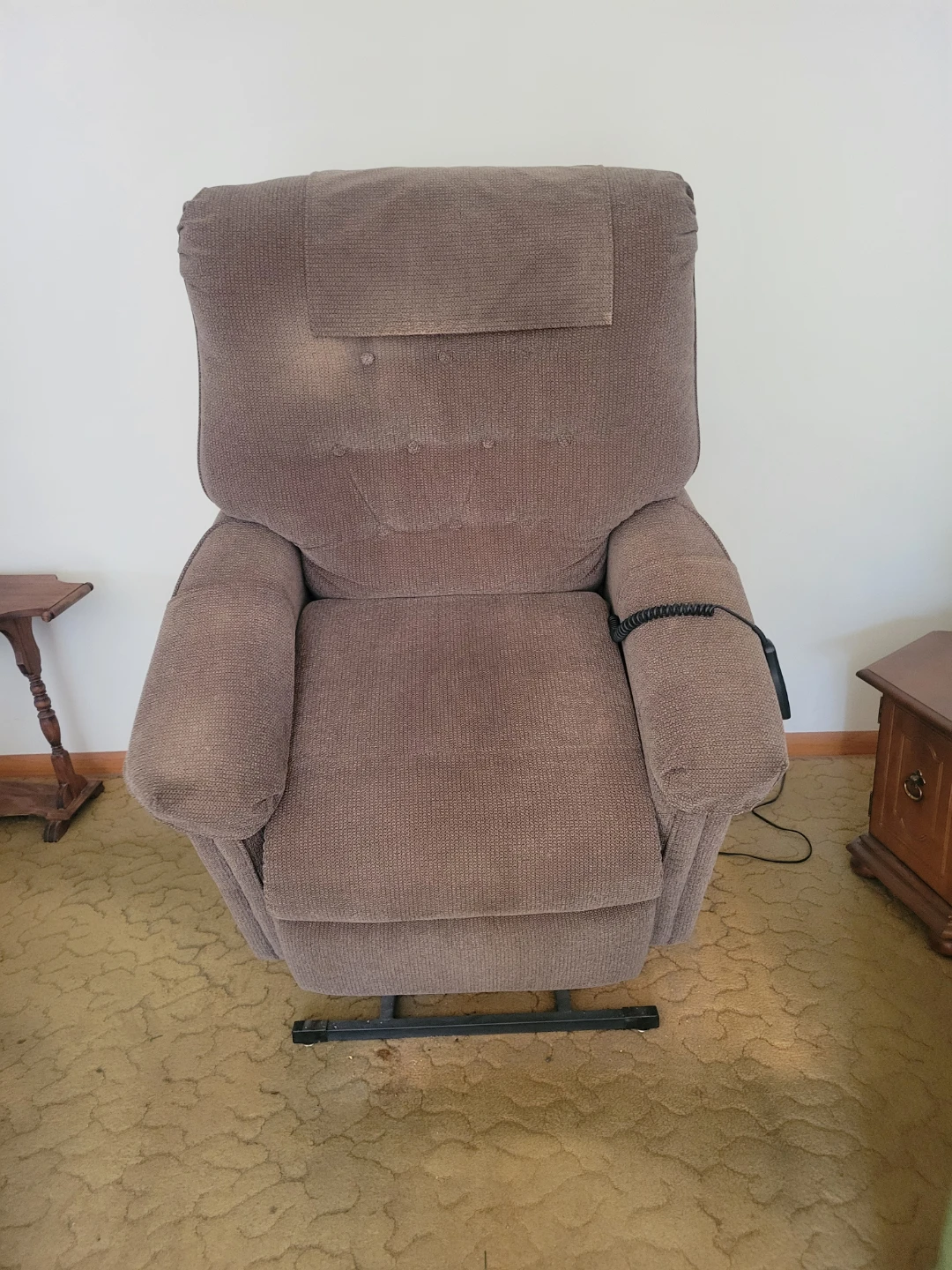 Brown Recliner Chair with Lift Assist - photo 4