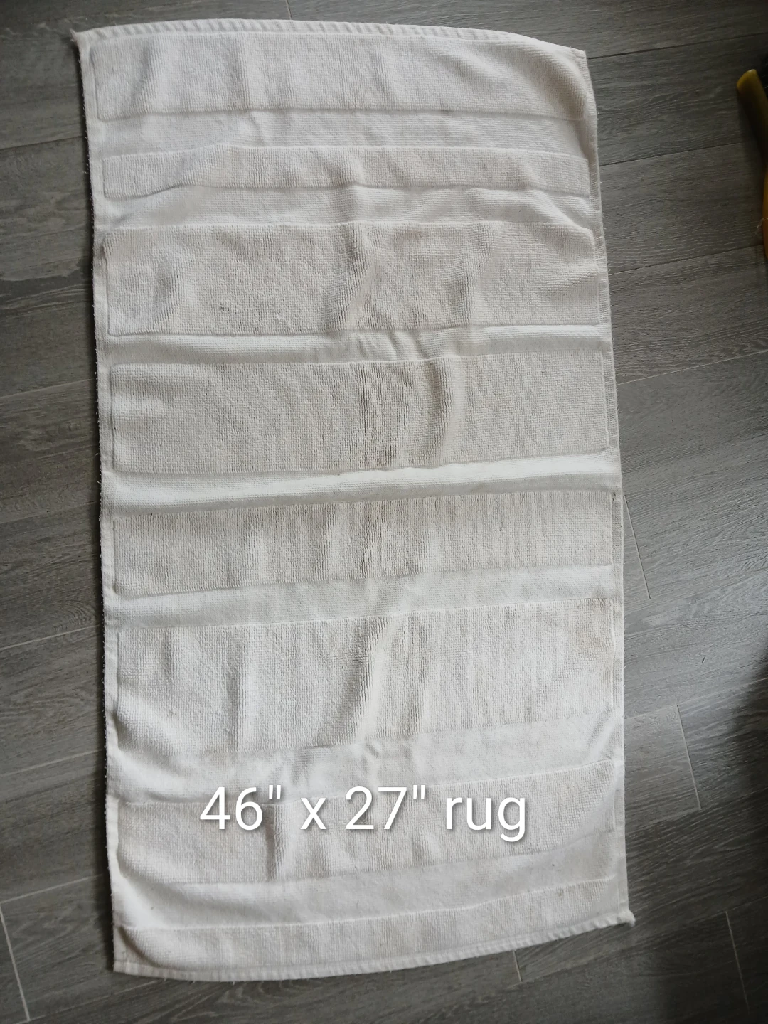 White Bath Mat Rug - 46" x 27".  Fast pick up pls.