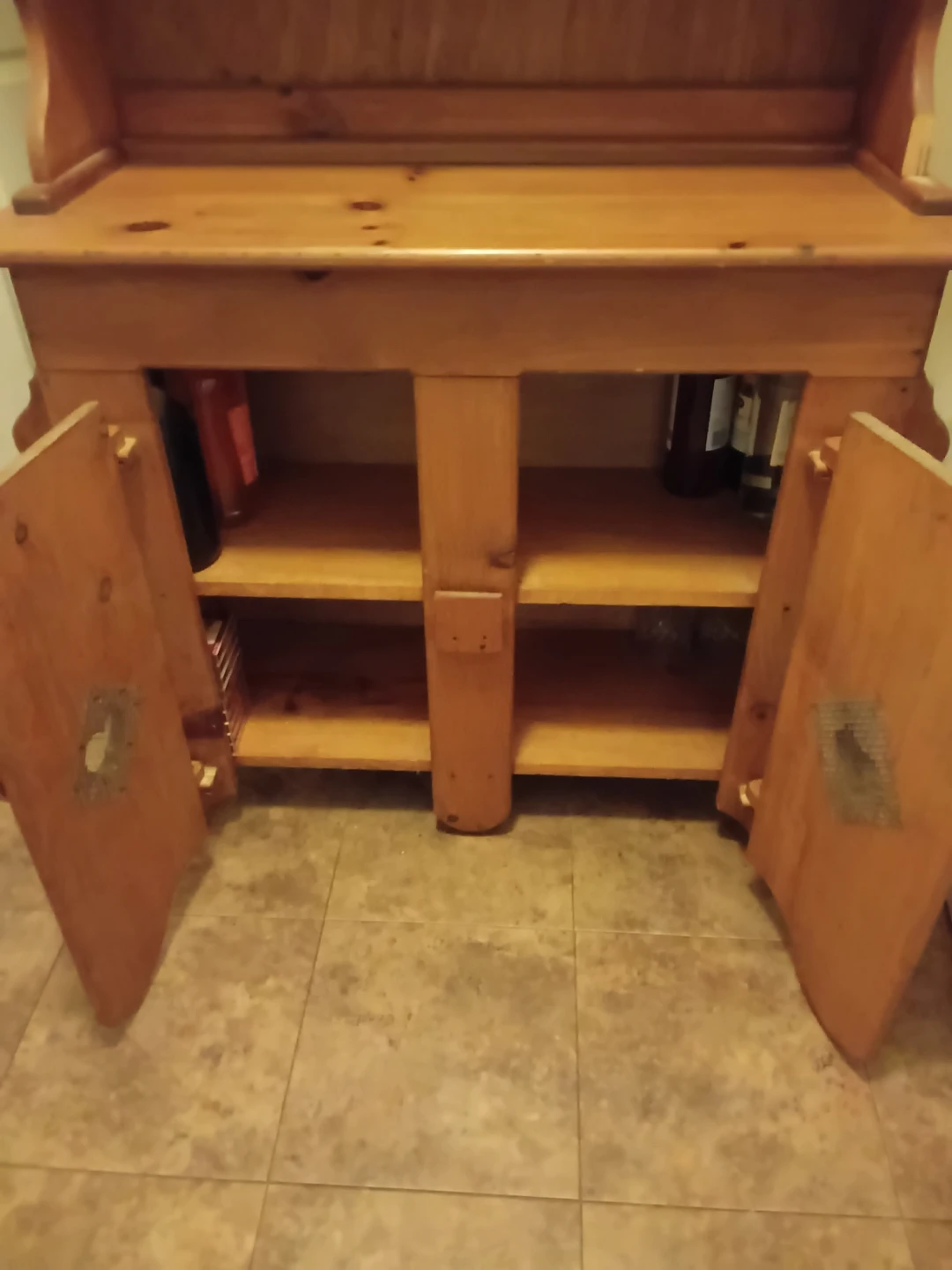 5ft, 3inch high, Wooden Pine Hutch with Heart Detailing - photo 2