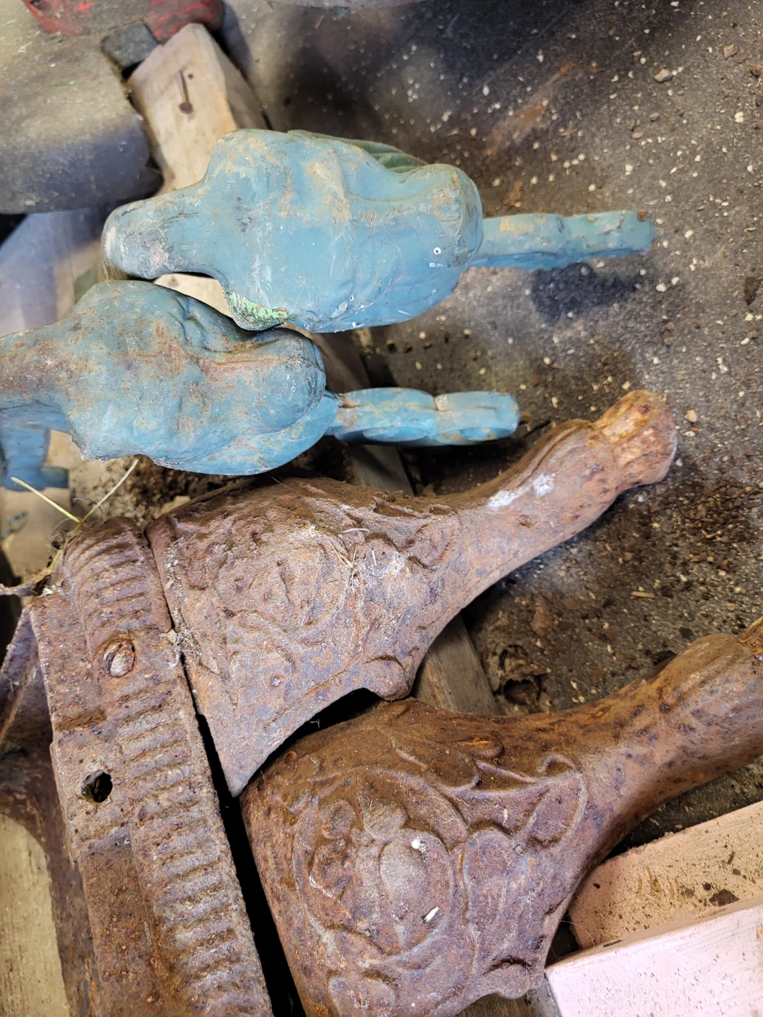 Antique Cast Iron Decorative Pieces - photo 3