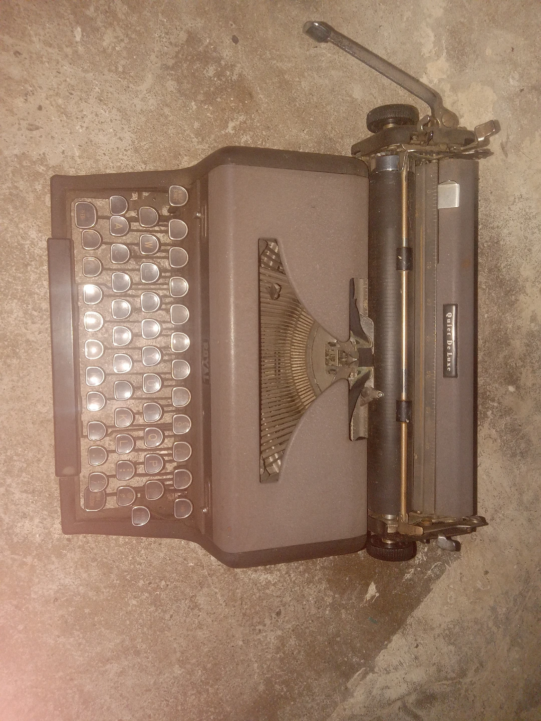 Vintage ROYAL typewriter - photo 3