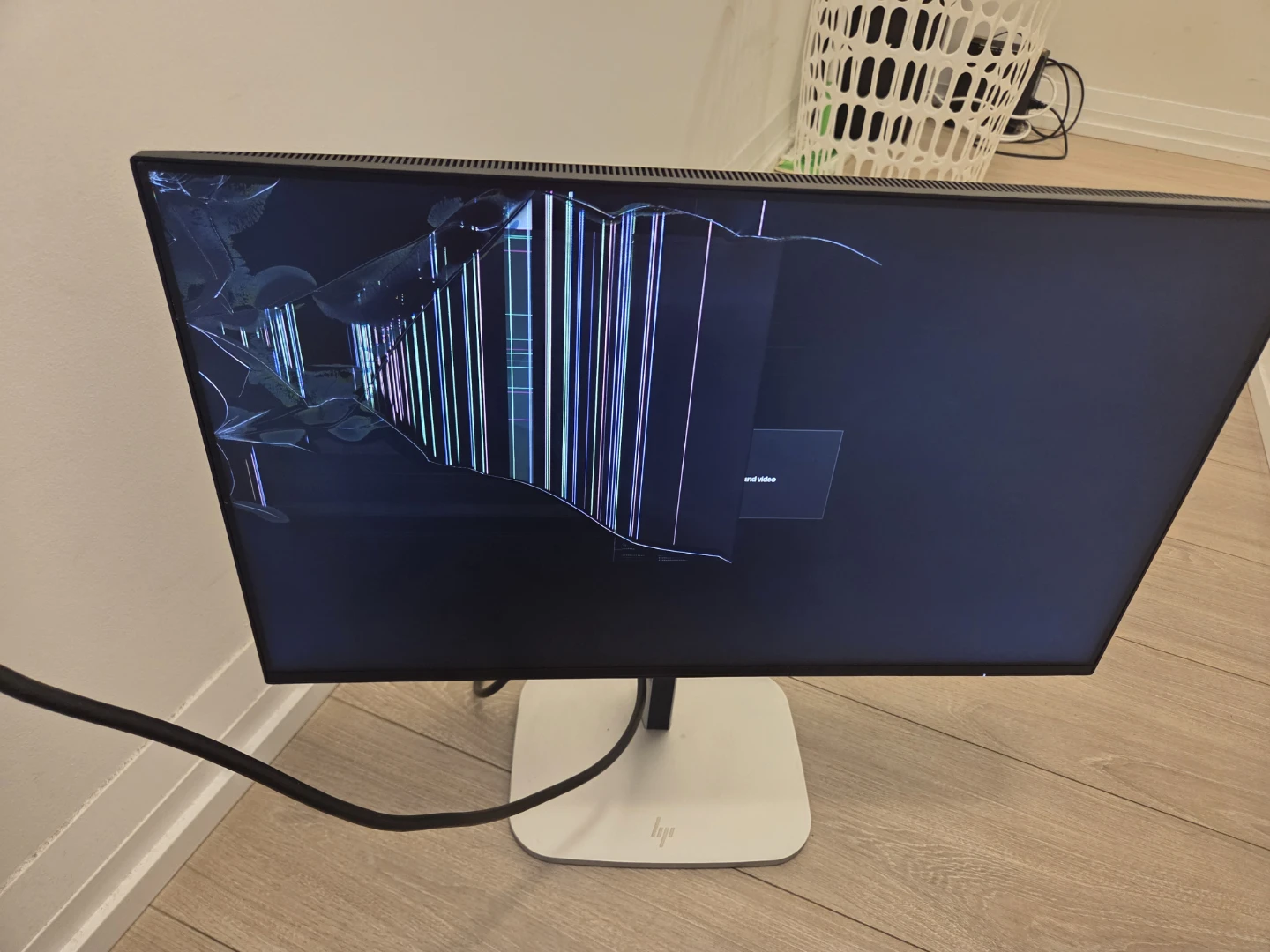 HP Eye Ease Monitor - Damaged Screen - photo 2