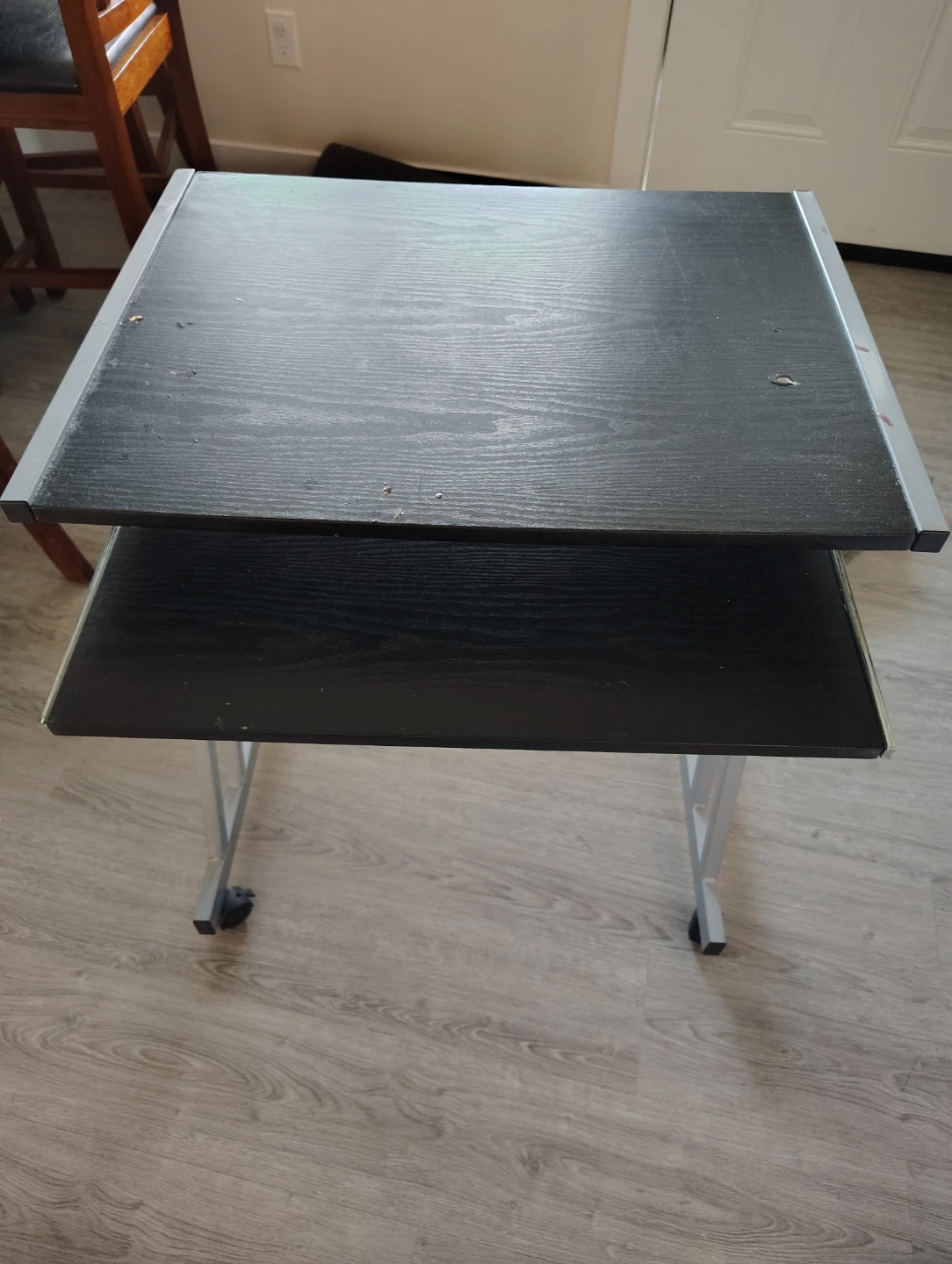 Rolling computer desk