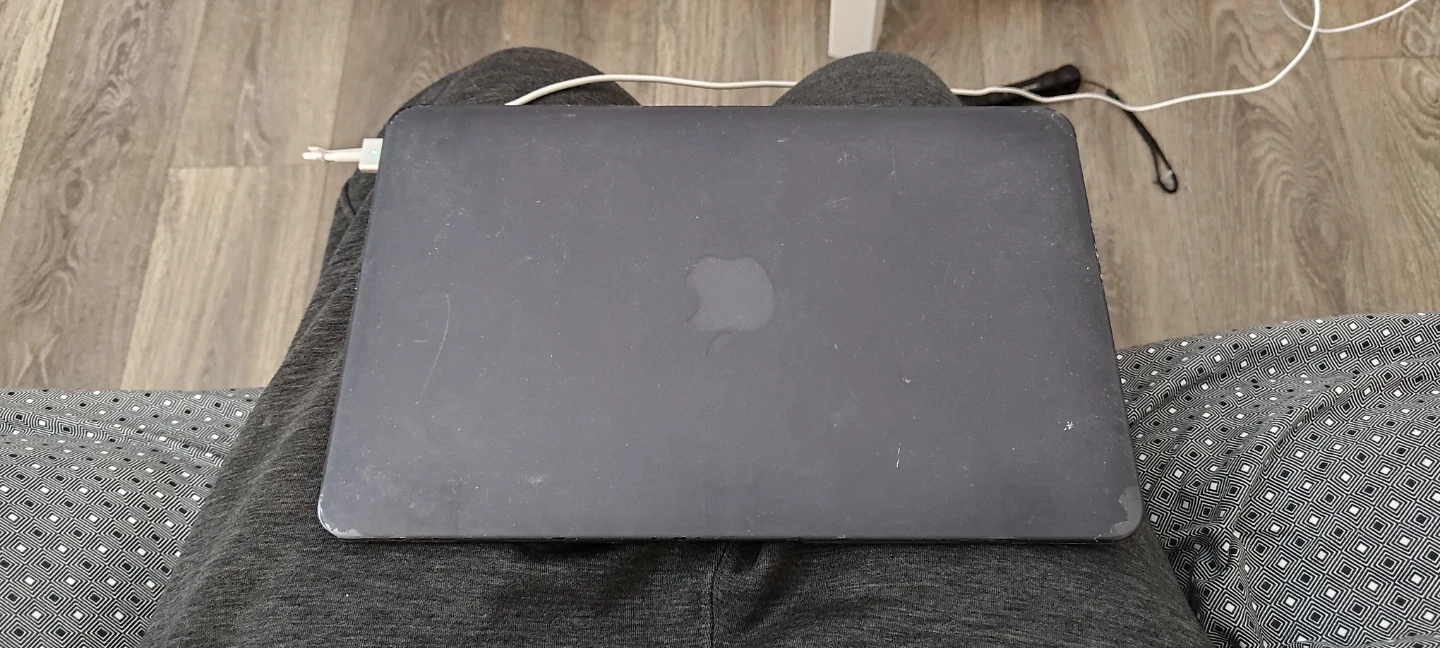 Apple MacBook Air 11-inch Early 2015 - photo 2