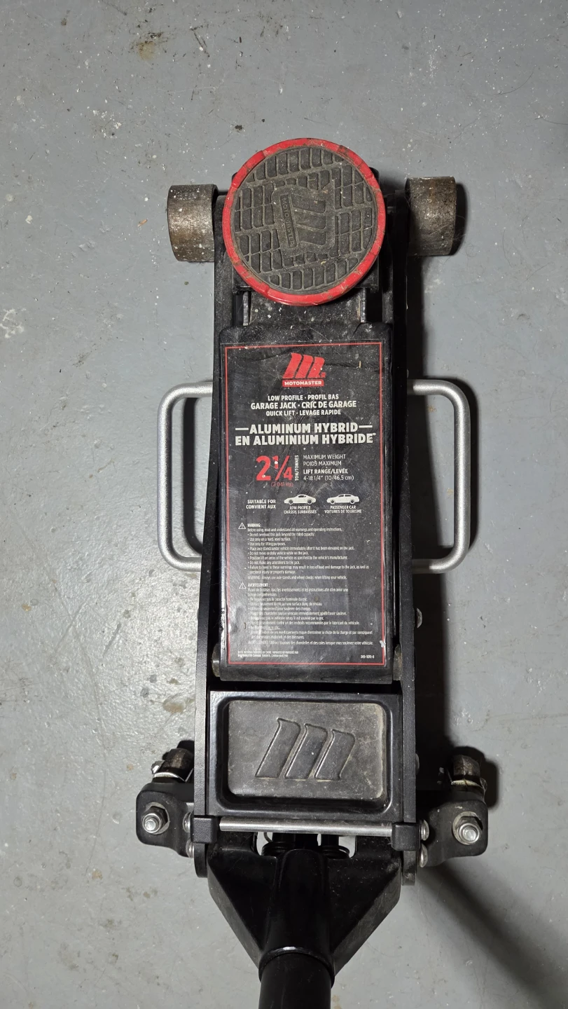 Motomaster 2¼-Ton Aluminum Hybrid Low Profile Garage Jack – $100