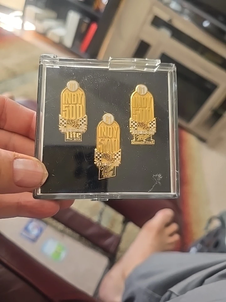Indy 500 Miller Lite & Genuine Draft Beer Pins Set - photo 2