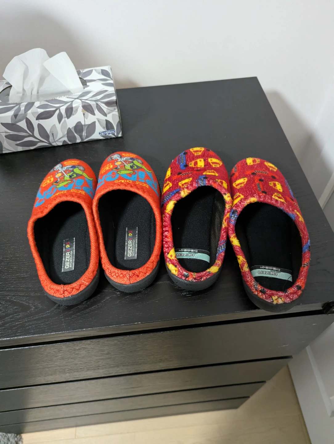 Gezer Kids Slippers - Red Dinosaur & Car Design
