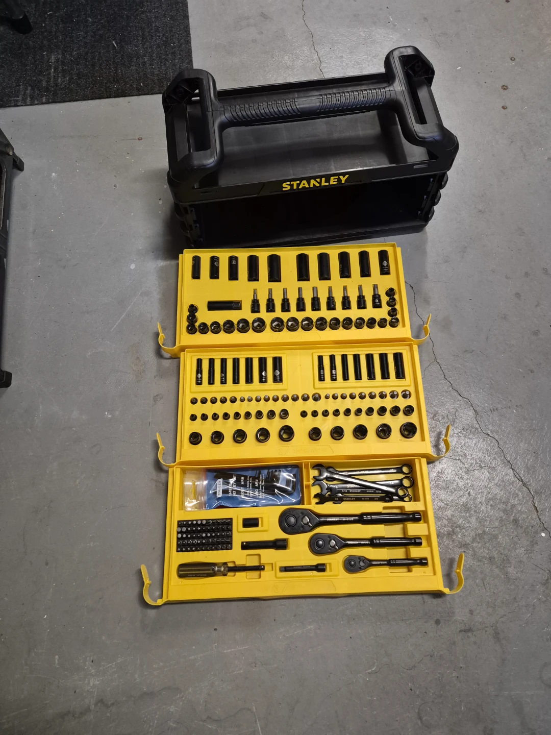 New Stanley Prof Grade 203 Piece Socket Set.