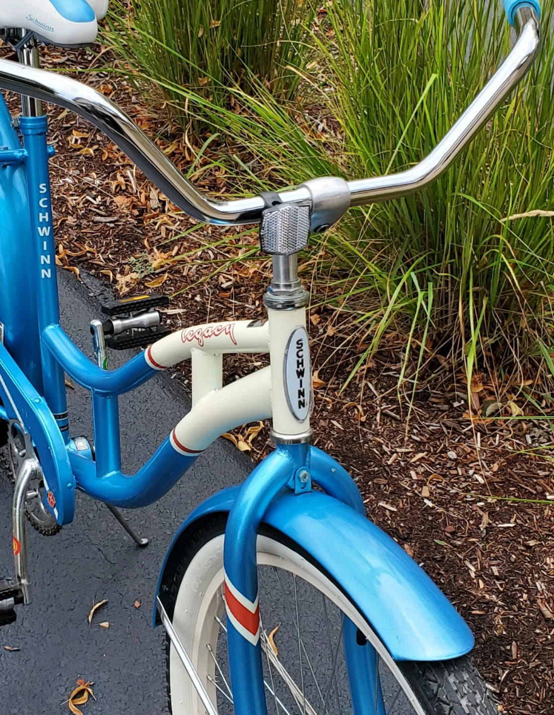 Schwinn Legacy 26" Cruiser Bicycle - photo 3