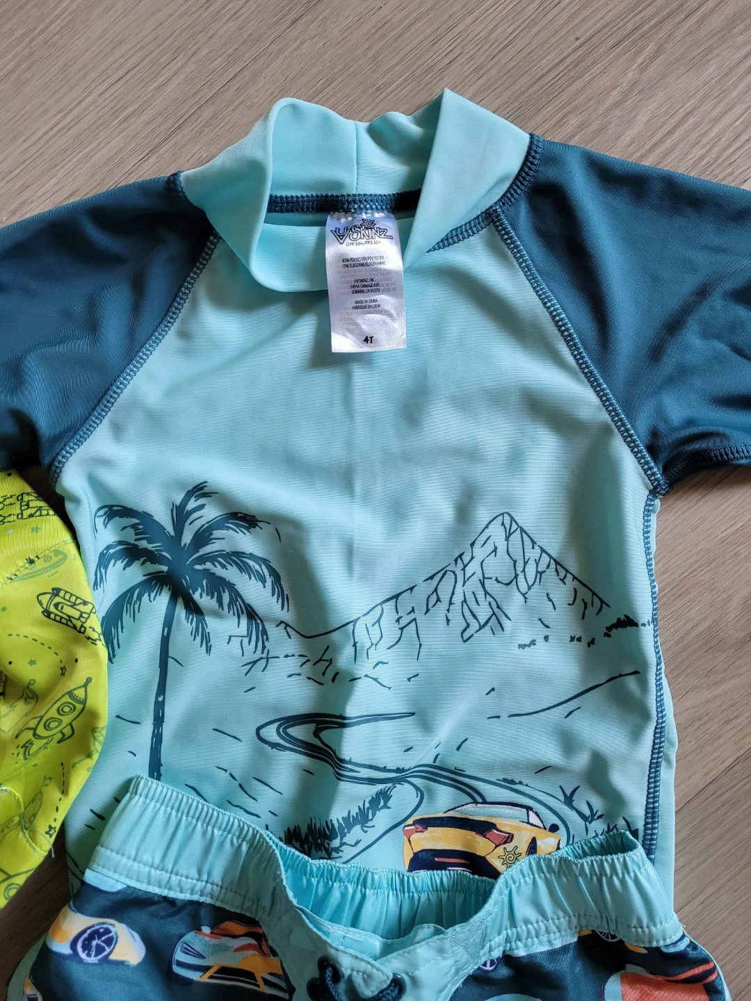 Children's Rash Guard and Swim Shorts Set - photo 3