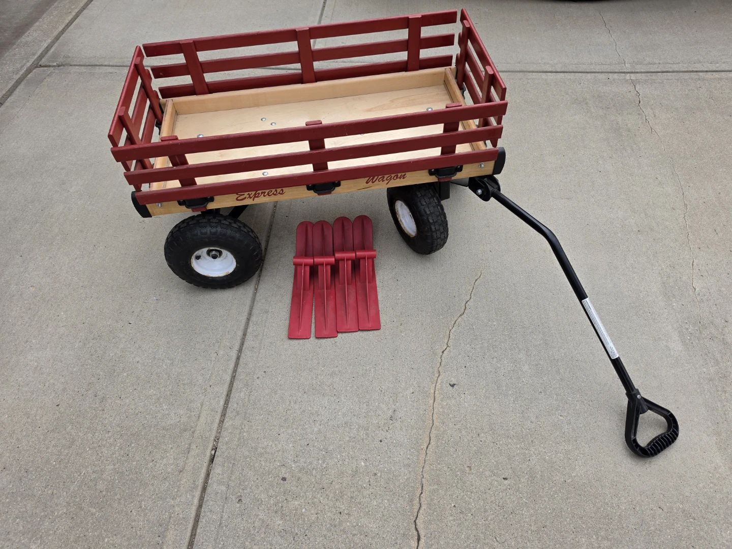 Millside Industries Wagon with Red Slats