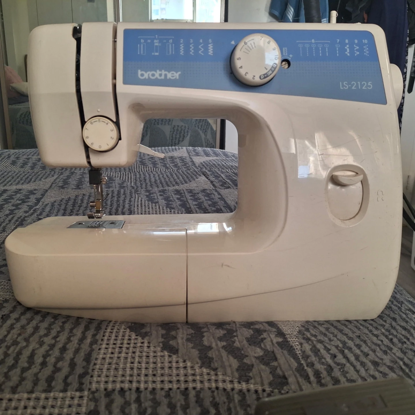 Brother LS-2125 Sewing Machine with presser foot