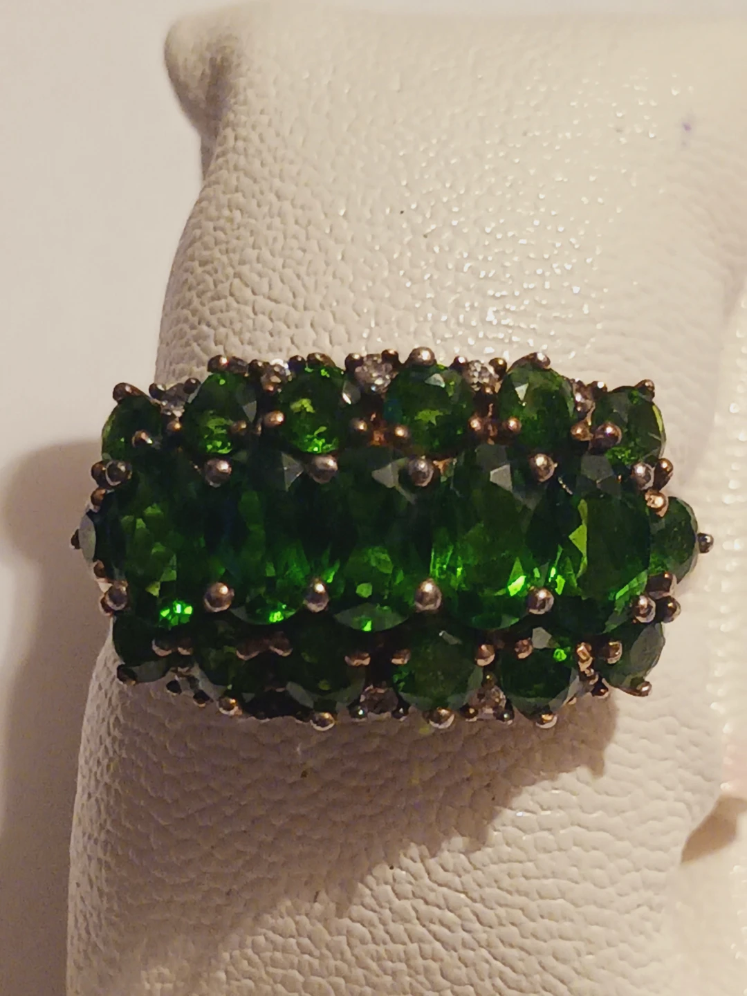 Sterling Silver 925 Green Gemstone Ring. Size 9.