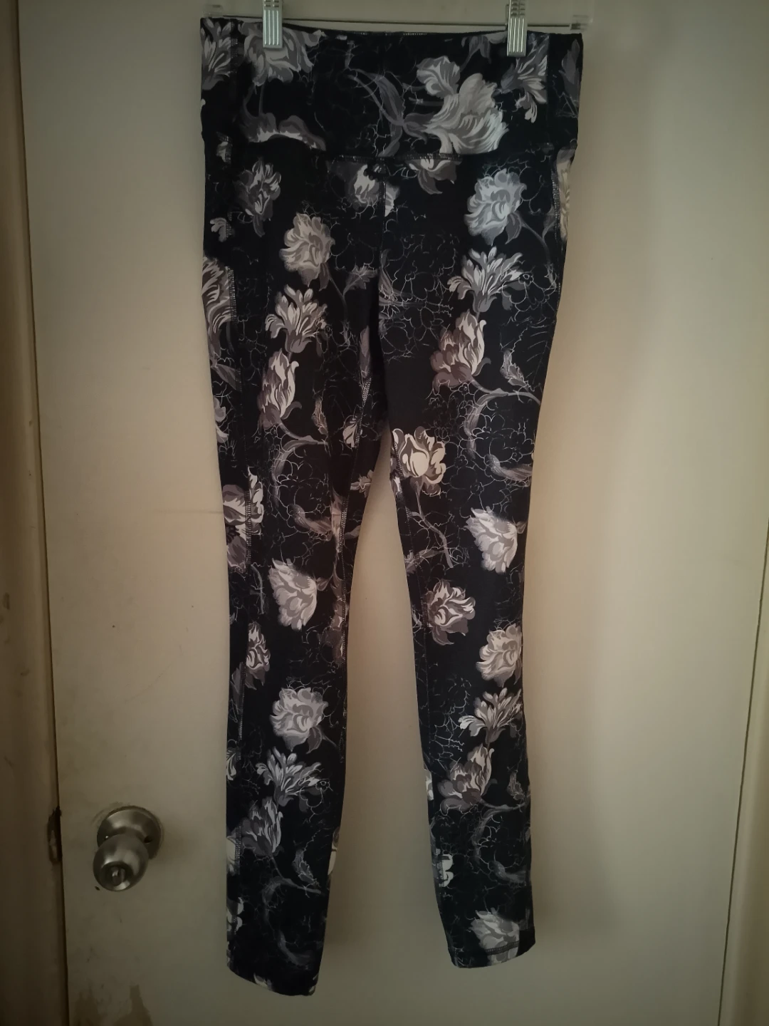 Joe Fresh Active Floral Leggings