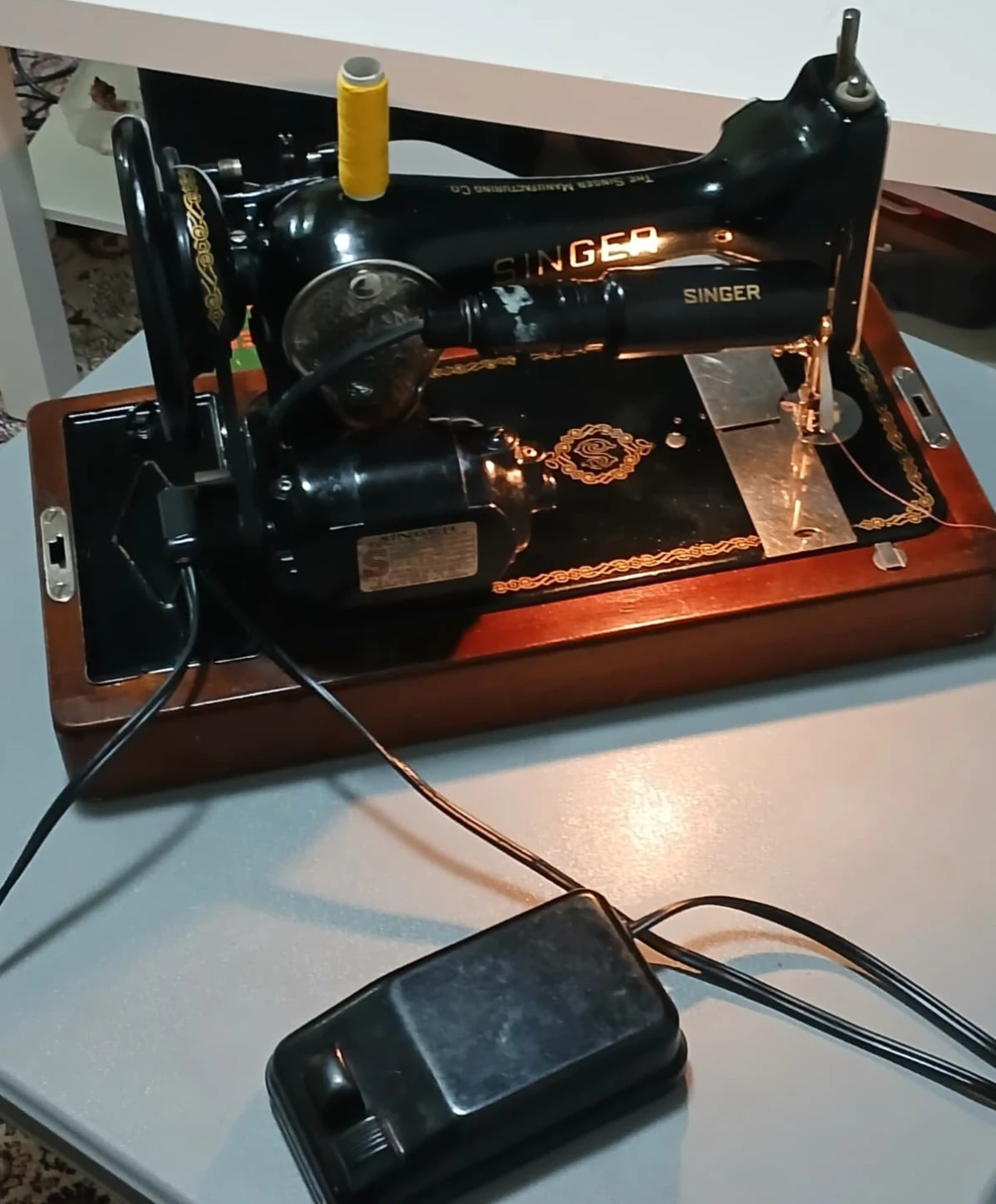 Singer Sewing Machine - photo 4