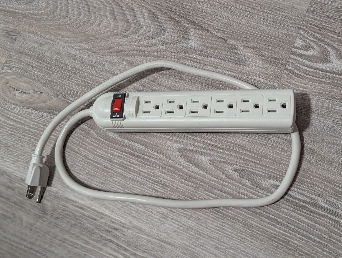 6-Outlet Power Strip with On/Off Switch