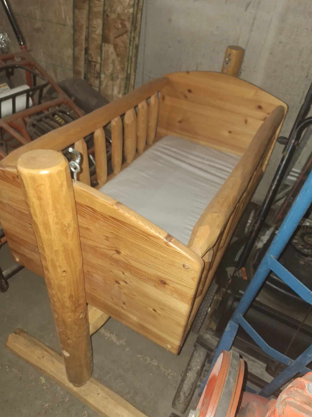 Log  Bassinet Cradle
