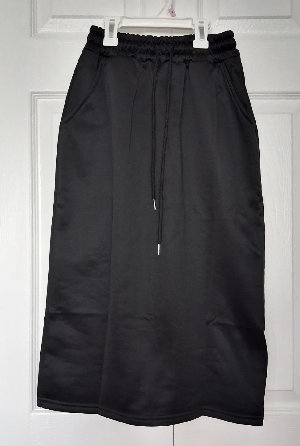 NWOT🆕 Black Midi Skirt