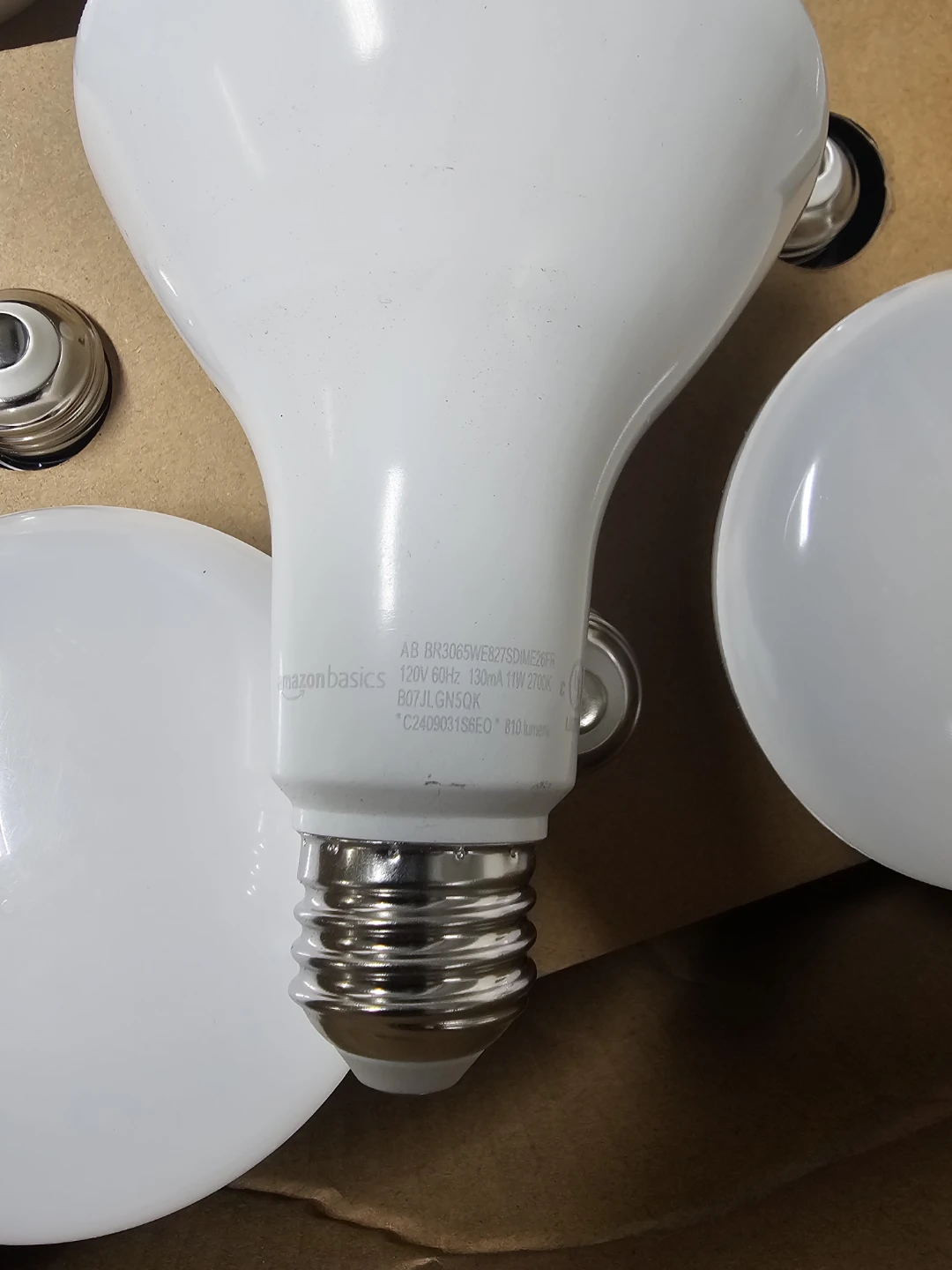 Amazon Basics BR30 LED Dimmable Light Bulb - photo 5