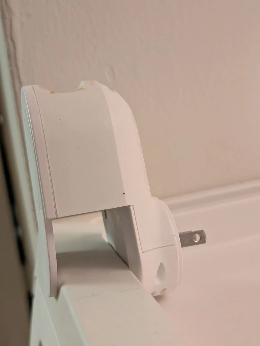 White Febreze plug-in air freshener warmer - photo 2