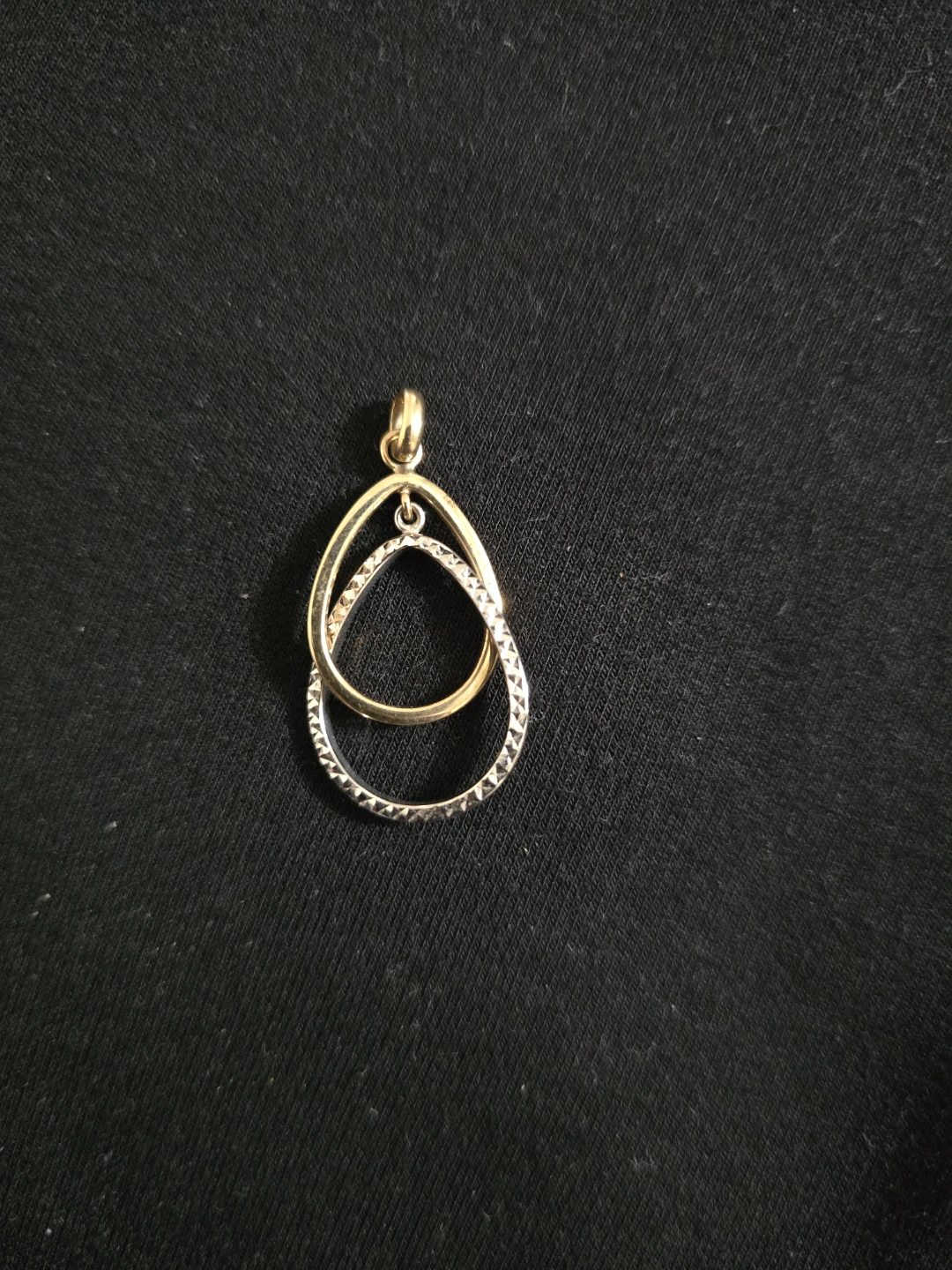 Interlocking Teardrop Pendant Necklace