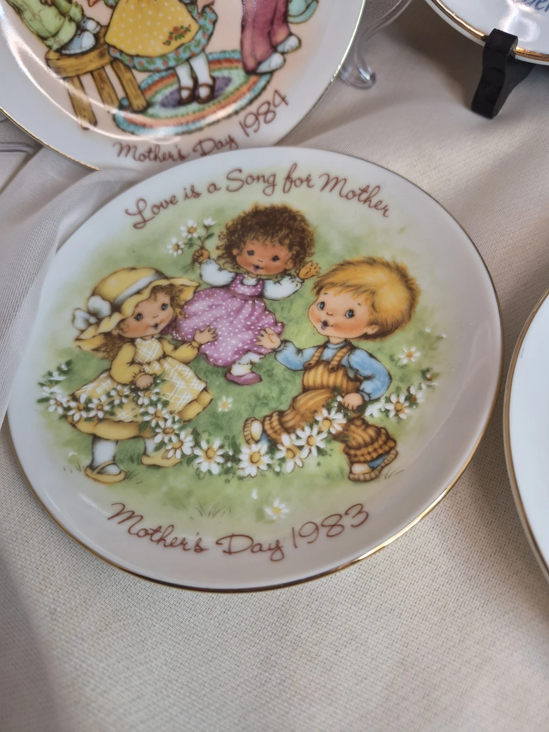 Mix Misc Lot of 5 Little Porcelain 4" Round Avon .... - photo 2