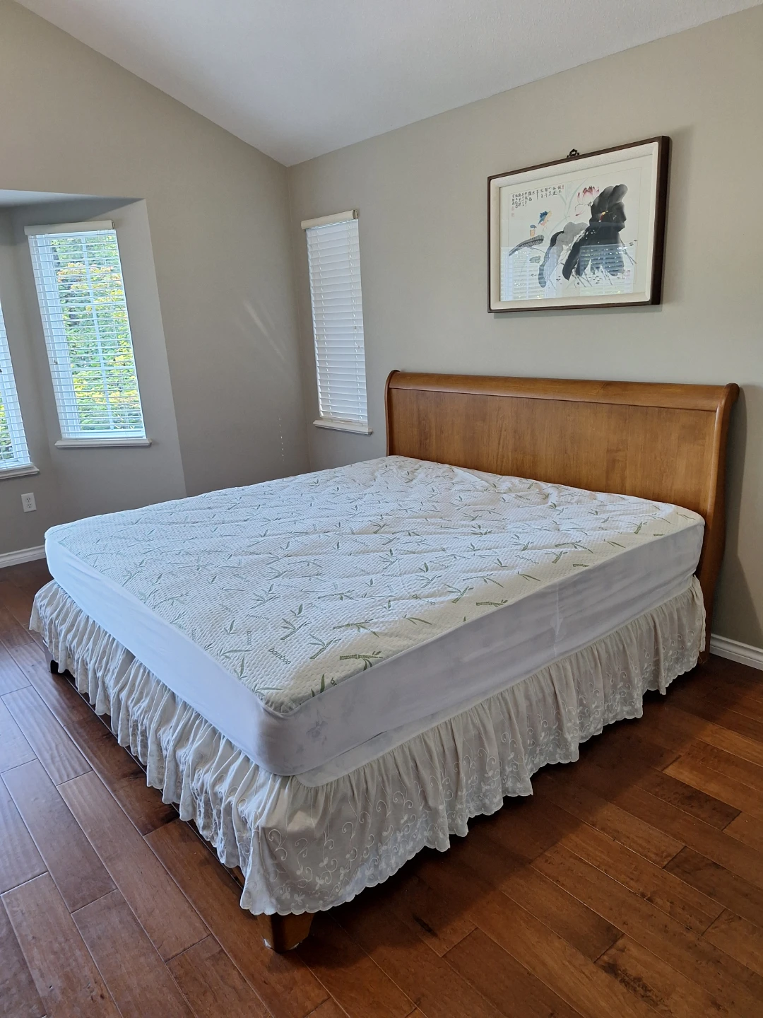 🆓️️Simmons Beautyrest King Size Mattress & 🆓️Bed Frame.