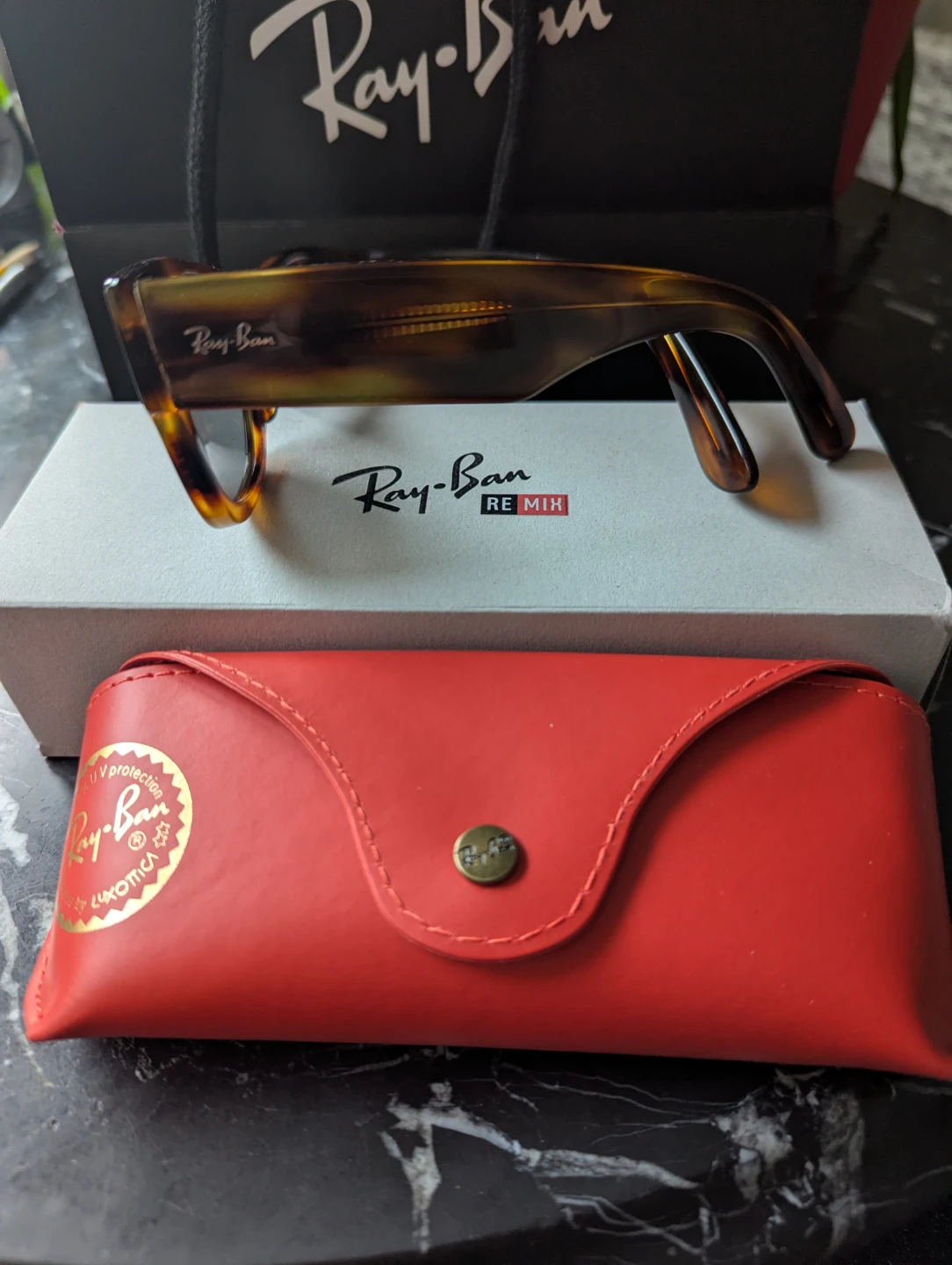 Ray Ban Wayfarer Sunglasses - photo 2