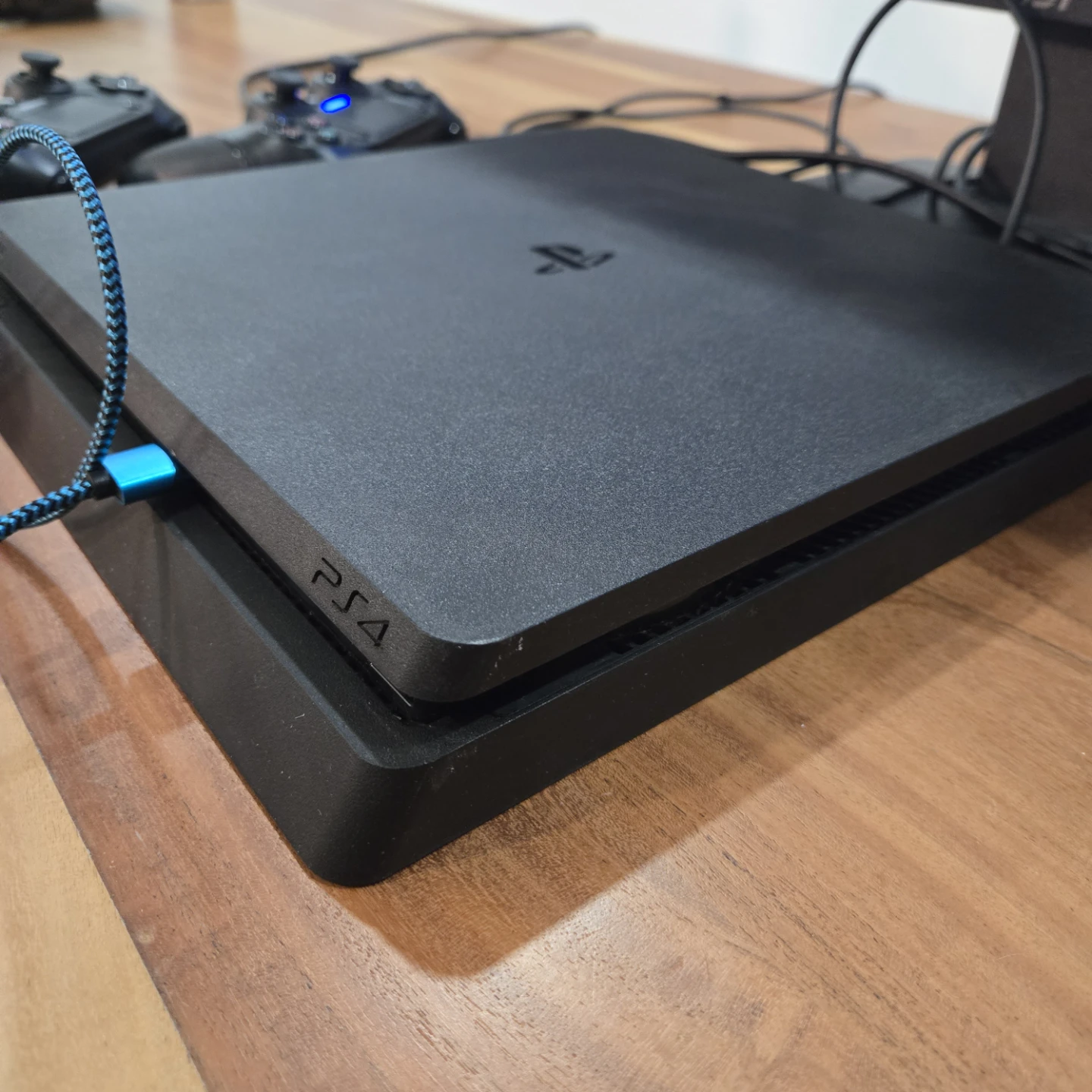 Ps4 slim 500gb. 3 controllers. Playstation console - photo 4