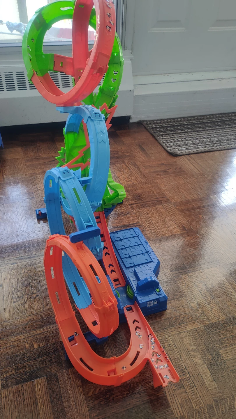 Hot Wheels Toy Car Track Set with 4 Loops - photo 3