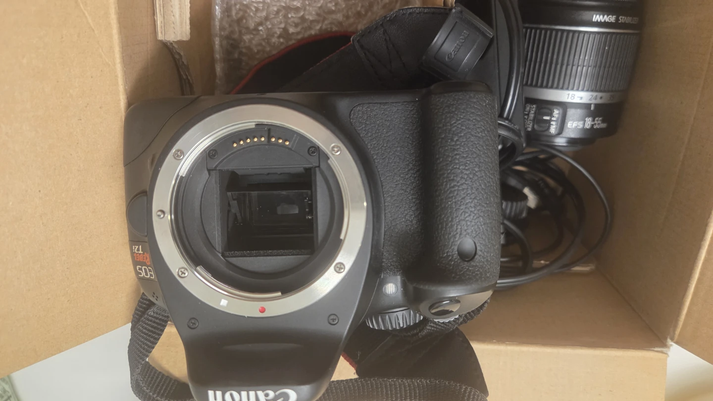 Canon EOS Rebel T2i DSLR Camera Kit with EF-S 18-55mm IS Lens