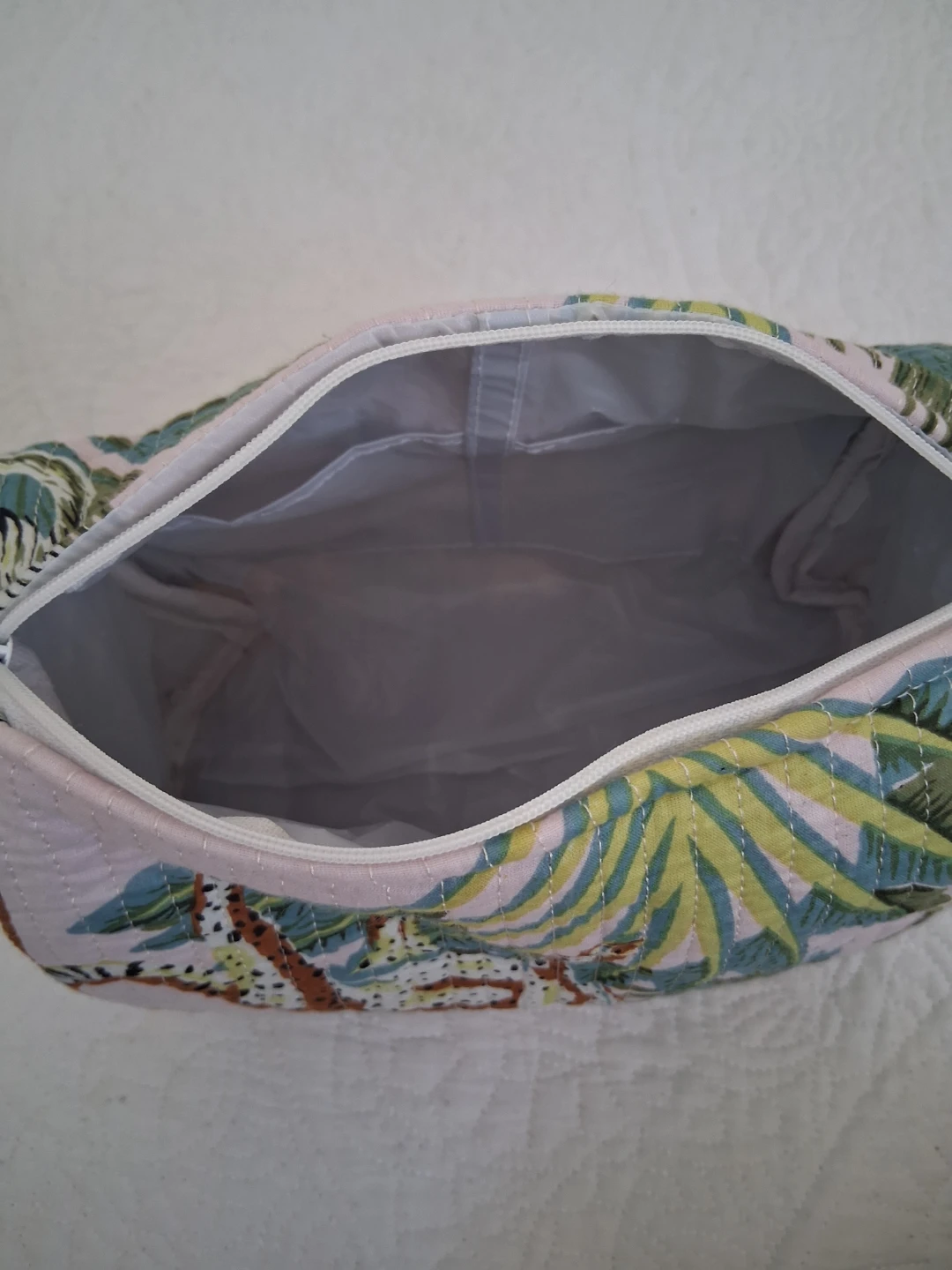 Set of 3 quilted jungle print cosmetic bags - photo 5