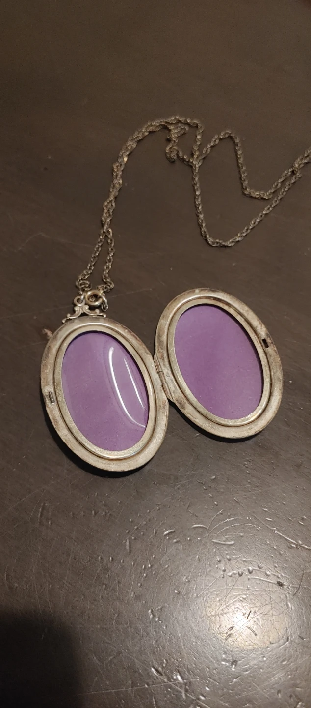 Oval Locket Necklace - photo 2
