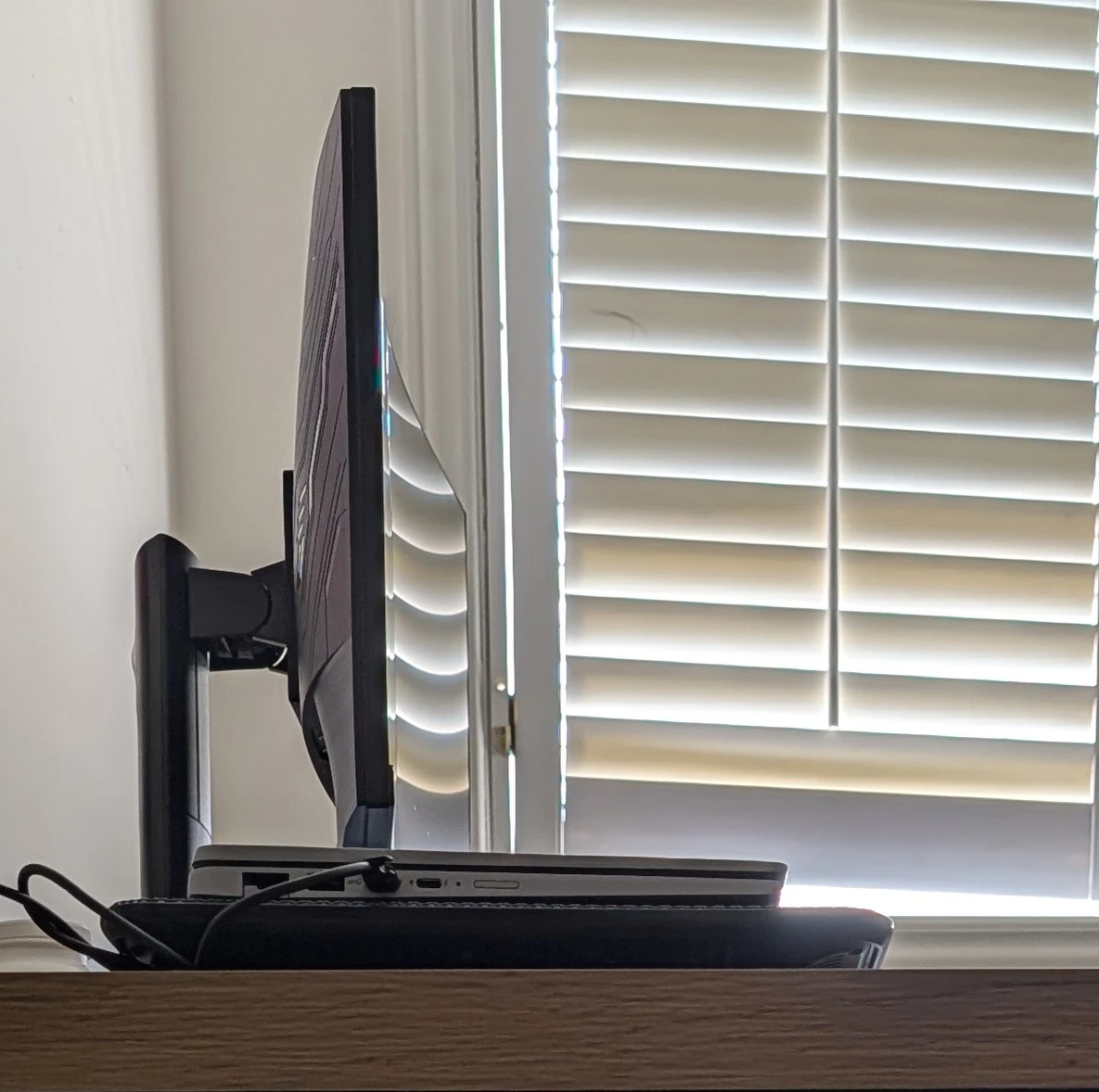 HP X24c Gaming Monitor - photo 2