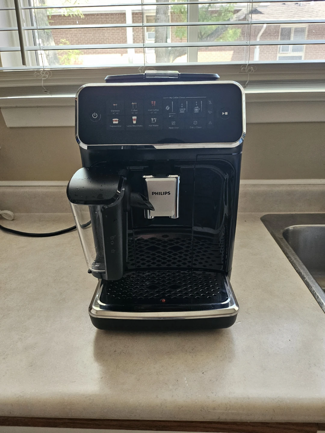 Philips 3300 Series Fully Automatic Espresso Machine LatteGo - photo 2