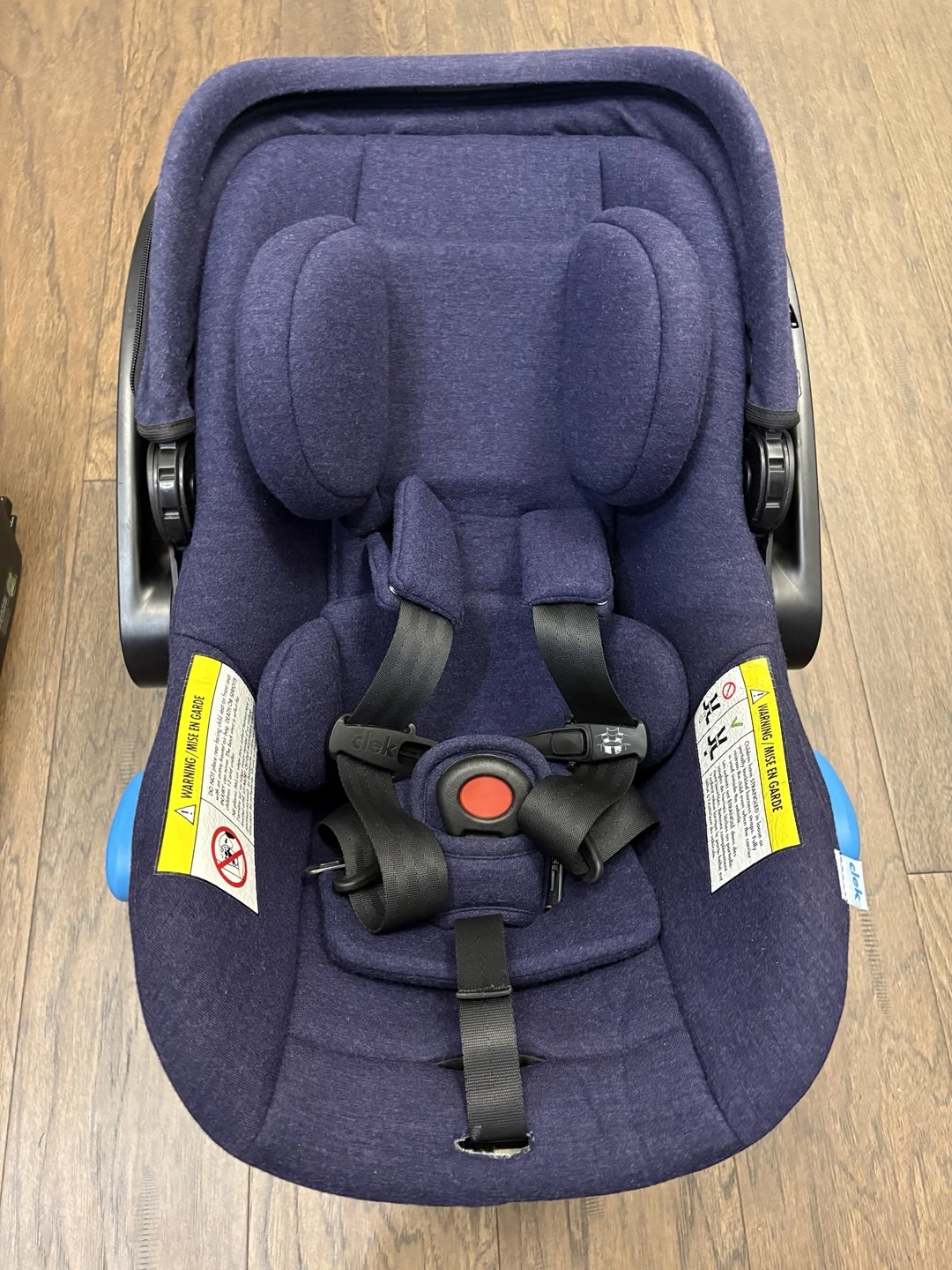 Clek Liing Infant Car Seat with Base - Excellent Condition - photo 5