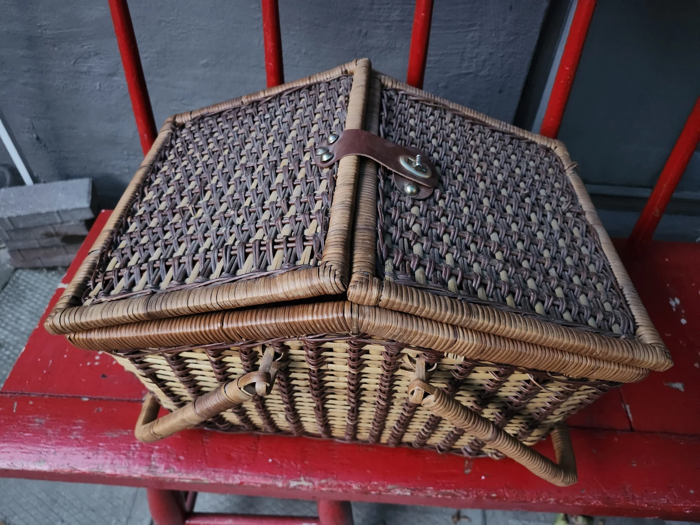 Vintage Wicker Picnic Basket - photo 4