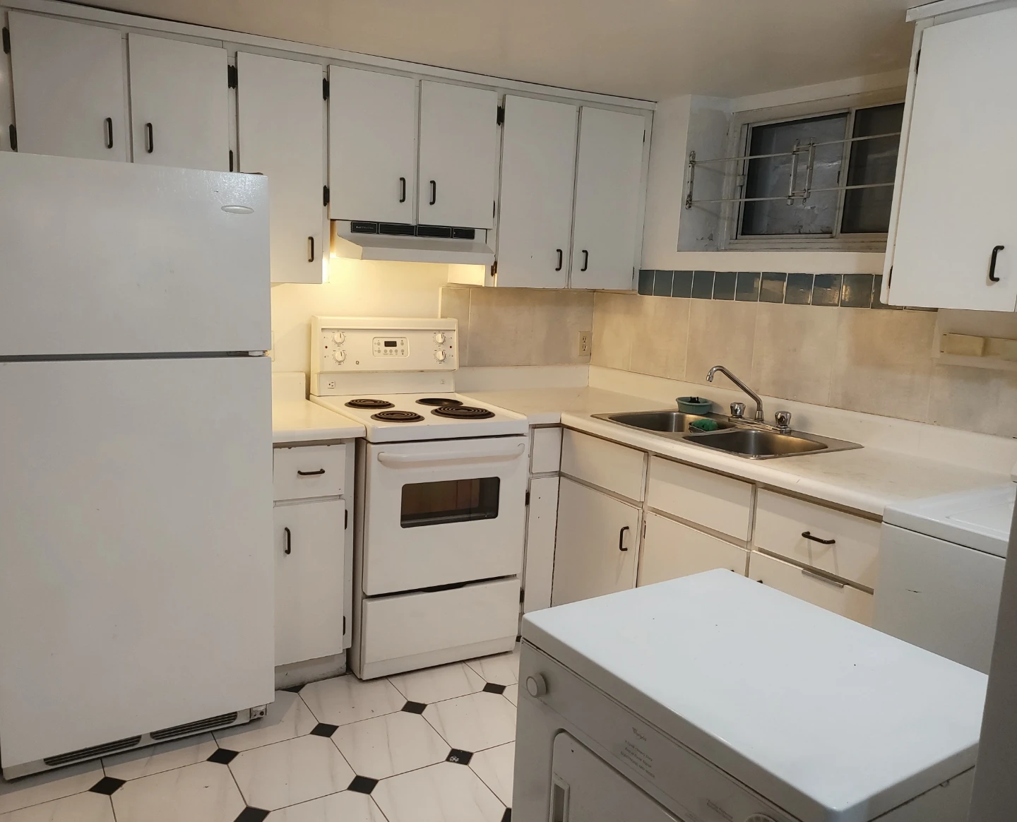 Basement 2 bdrm Apt for rent - photo 4