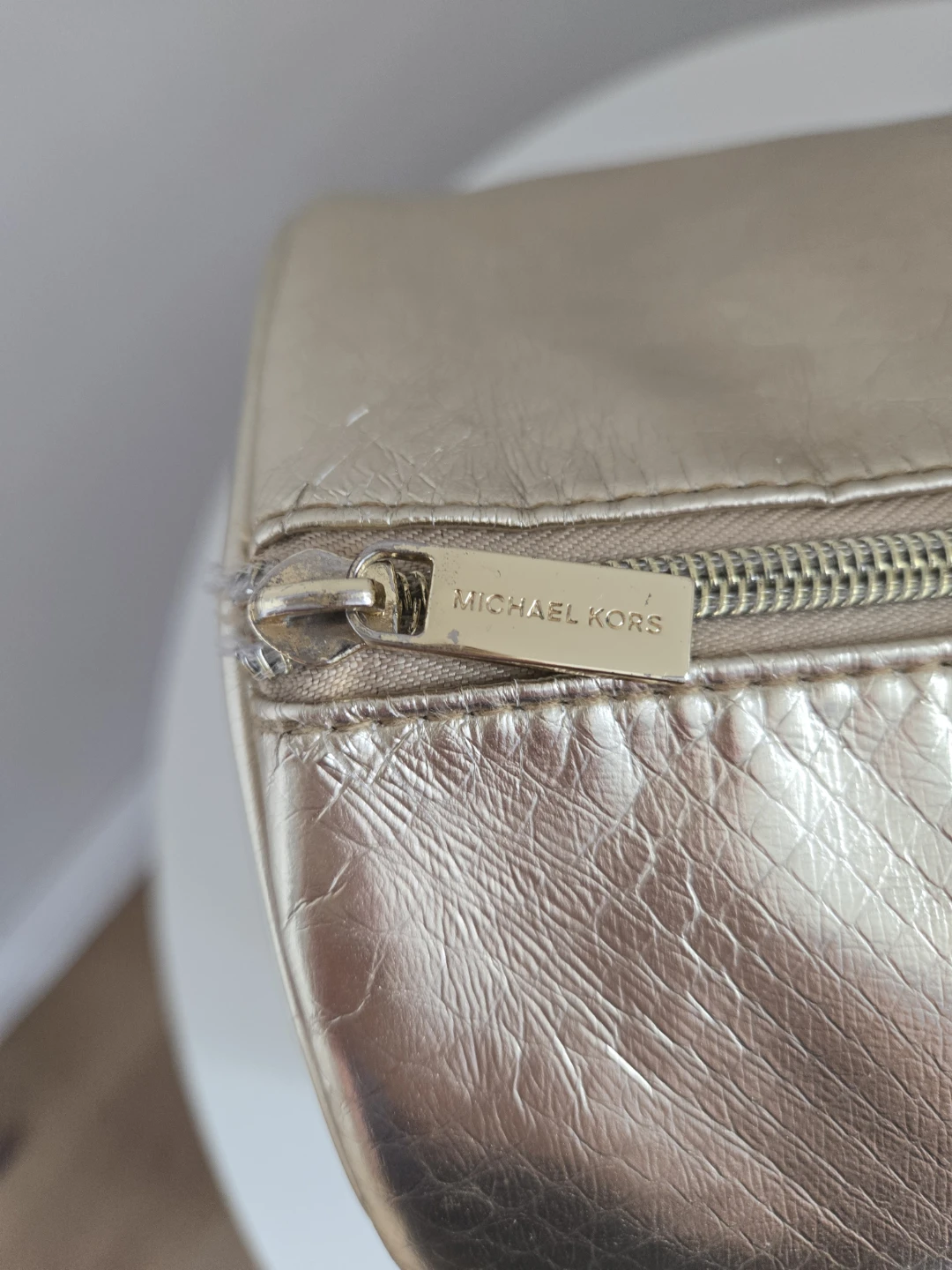 MK Duffle/Weekend/Gym Bag with matching pouch - photo 3