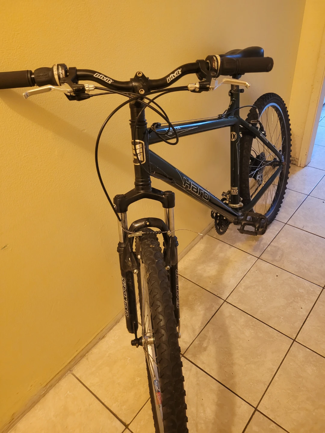 Used Haro Flightline 21 speed mountain bike
