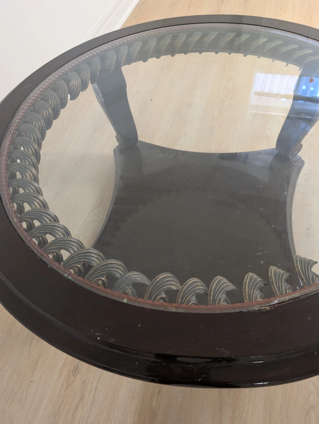 Round Glass Top Coffee Table pickup as it is - photo 2