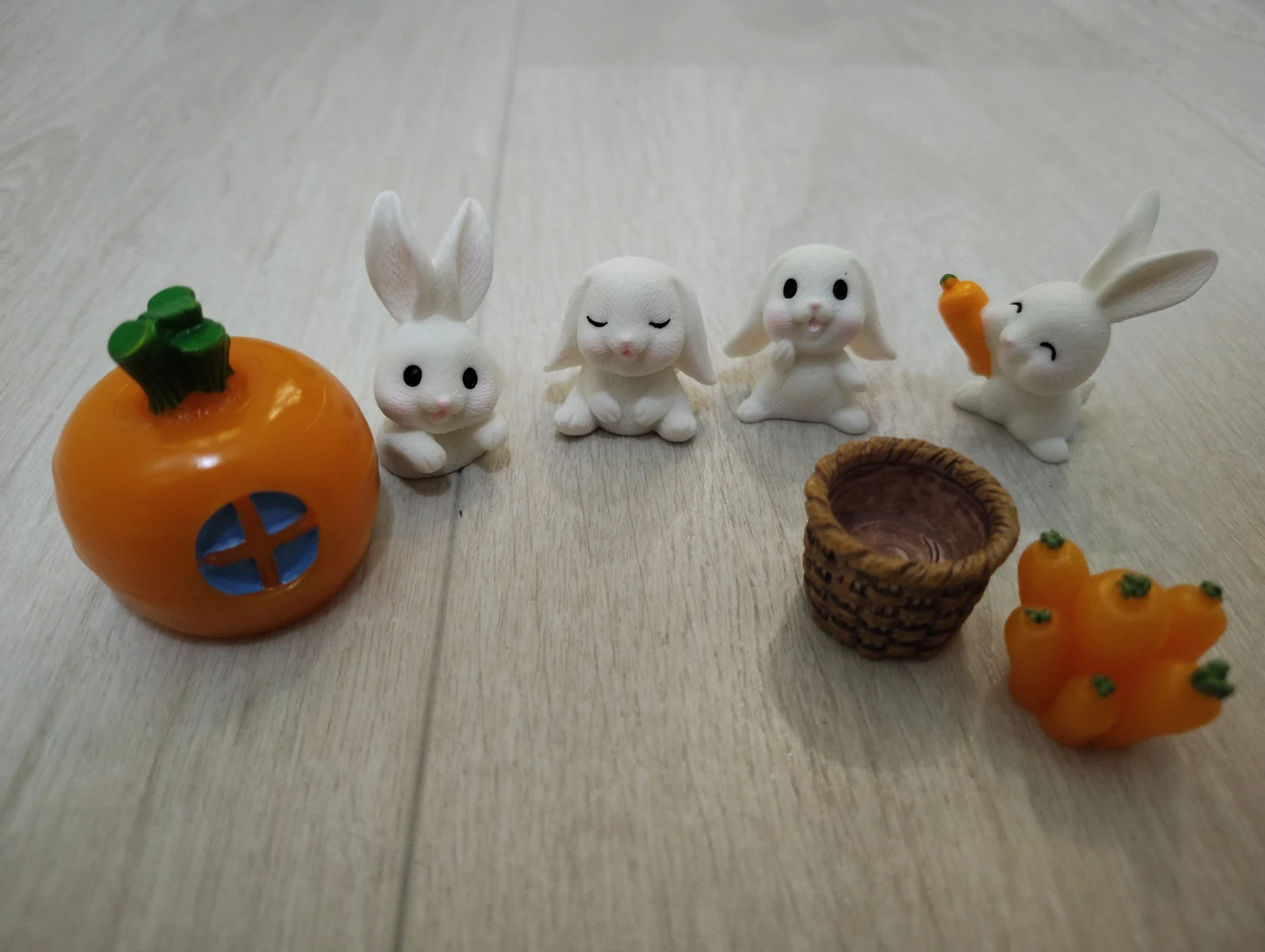 Bunny Figurines with Carrot and Basket - photo 2