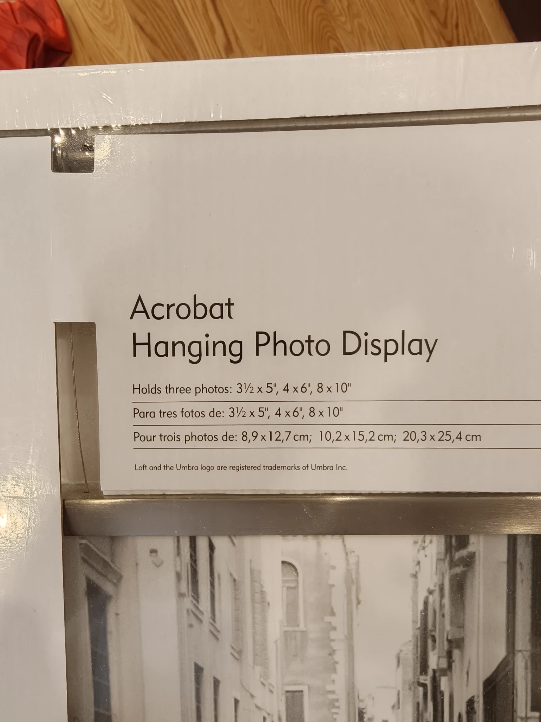 LOFT U Acrobat Hanging Photo Display