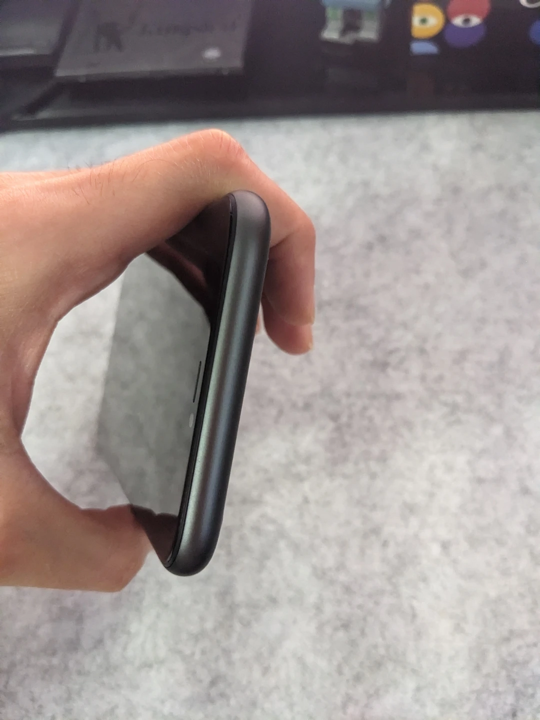 iPhone 11 (97% Battery Health) ***LIKE NEW*** - photo 4
