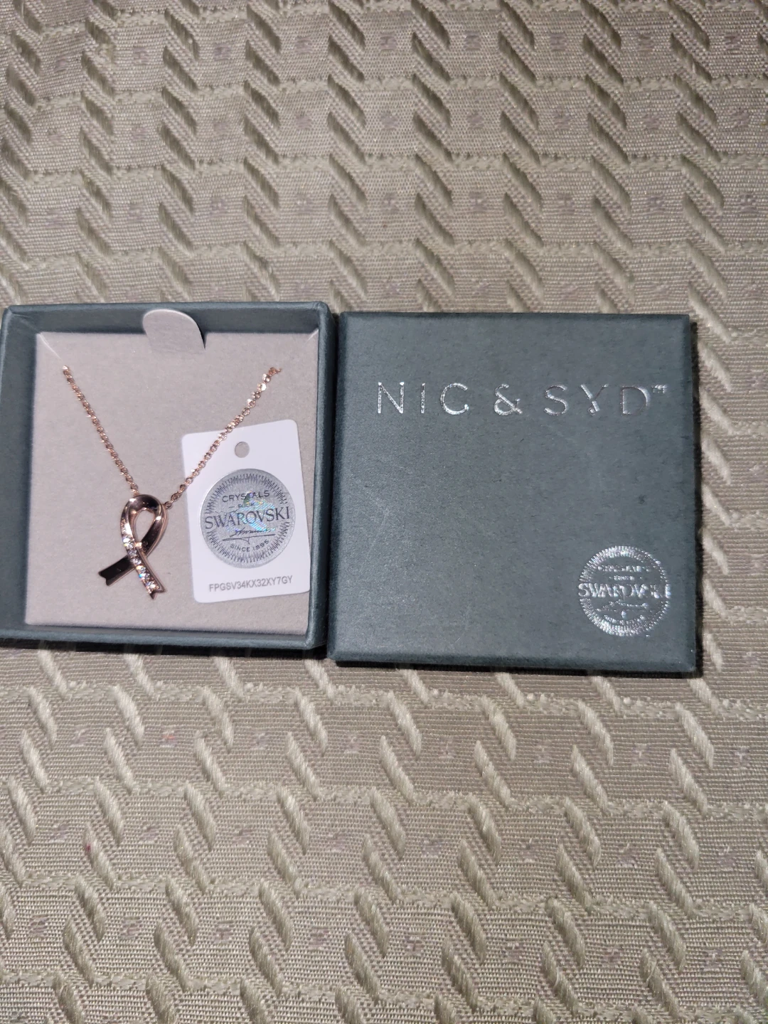 NIC & SYD Necklace with Swarovski Crystals