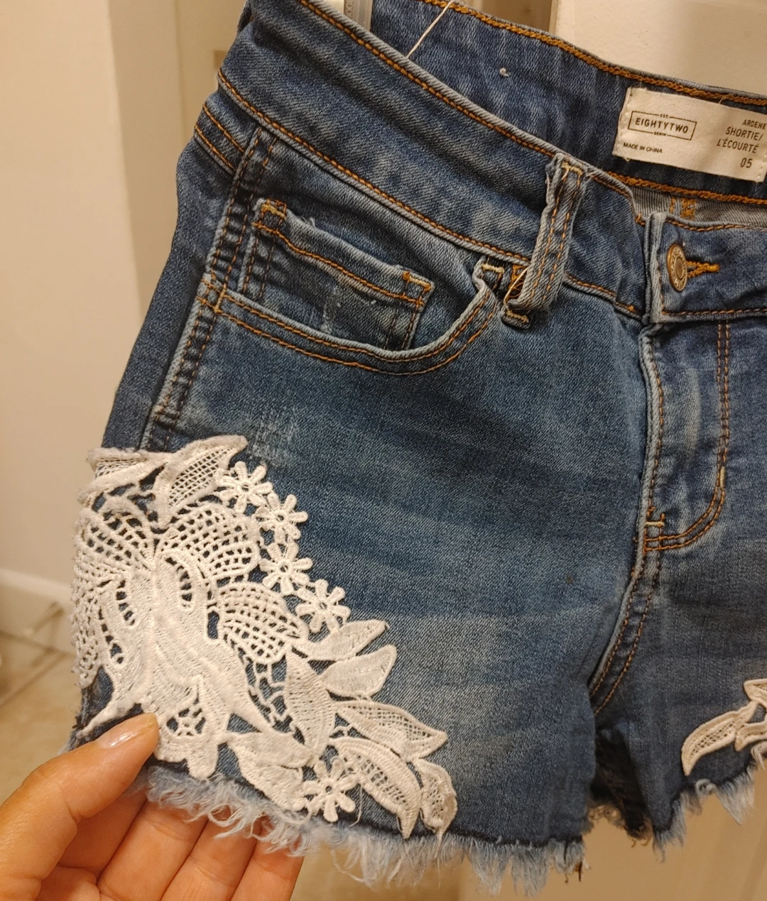 Eighty Two Arlene Denim Shorts with Lace size 05 - photo 3