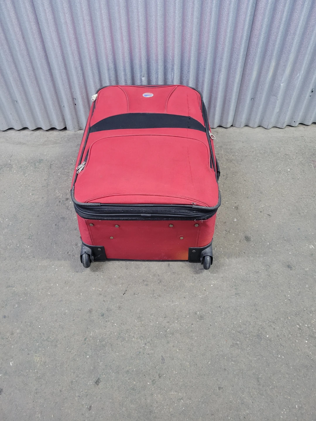 American Tourister Red Rolling Suitcase - photo 3